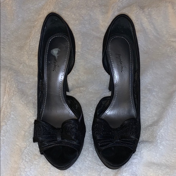 Black Lace Peep-toe Stilettos - Picture 2 of 4